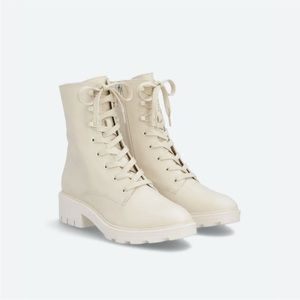 Dolce Vita sz 6 lace up Lottie Lug Leather Bootie cream boots